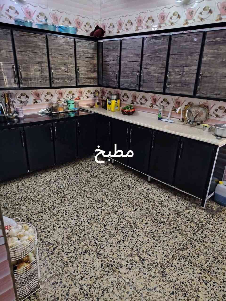 سلام عليكم بيت للبيع منطقة الحريه قرب محلات بيت عمش  قضاء الحي مساحة ٢٢٠ التواصل علي الرقم ***********
