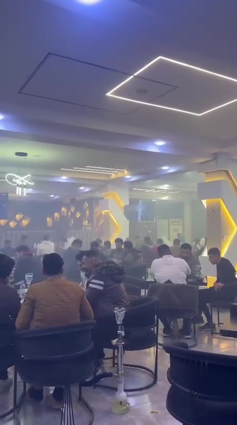 فرصة استثمارية VIP  في الموصل 🔥
لكل مستثمر يبحث عن مشروع، شغال "خير من الله"، وجاهز
للبيع بكامل معداته وديكوراته: كافتيريا ومطعم غربي فاخر بموقع استراتيجي لا يُعلى عليه في حي النجار (مقابل فندق الموصل وقرب مستشفى الطوارئ الجديد) – منطقة حيوية تضمن لك تدفقاً مستمراً من الزبائن .
💎 
المساحة والفخامة: 500 متر مربع مصممة بديكور كلاسيكي راقٍ جداً 
تجهيز  . مطبخ مجهز بالكامل بأجهزة إيطالية + بار كامل لأرقى المشروبات والحلويات +٣برادات+براد عارضة +٣ثلاجات عارضة .
استقرار طاقة 100% (بدون شيل هم): خط مولدة 120 أمبير (اشتراك مقطوع) + نظام عاكسة متكامل يغطي الكافيه بالكامل فوراً عند انقطاع التيار.
ترفيه متكامل للمباريات واللود: 4 شاشات عملاقة 75 بوصة + ألعاب PlayStation 4 & 5 مناصفة + سيستم صوتي احترافي مؤسس داخل السقف + 50 نركيلة طه و 10 نراكيل سوري.
الطاقة الاستيعابية: 40 طاولة VIP مع 50 كرسي إضافي من النوعية الممتازة مجهزة خصيصاً لأيام الزخم والمباريات الكبرى.
💵 تفاصيل البيع:
السعر المطلوب: 2.95 شدتين وخمسة وتسعين ورقة
الموقع دقيق: الموصل - حي النجار - مقابل فندق الموصل - قرب المستشفى العام والطوارئ الجديد. 
مواقف قريبة للسيارات على الجانبين
سبب البيع: يُناقش بكل شفافية مع المشتري الجاد عند المقابلة.
📞 للاستفسار والمعاينة مباشرة (للجادين فقط):
[***********] أو تواصل معنا عبر رسائل الصفحة.
