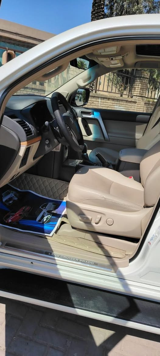 برادو 2023 VX باب اول
فول مواصفات اعلى فئة 
4 كامرات 
بصمه 
فتحه سلايت 
كراسي كهرباء 
وغيرها من المواصفات المعروفه 

رقم اربيل تحويل مباشر 

ماشيه 33 الف / كم 

مكفوله كفاله عامه كلش جديدة السيارة 

مكان السيارة بغداد 

السعر : 535 وبيها مجال بسيط للشراي 

للأستفسار : ***********
