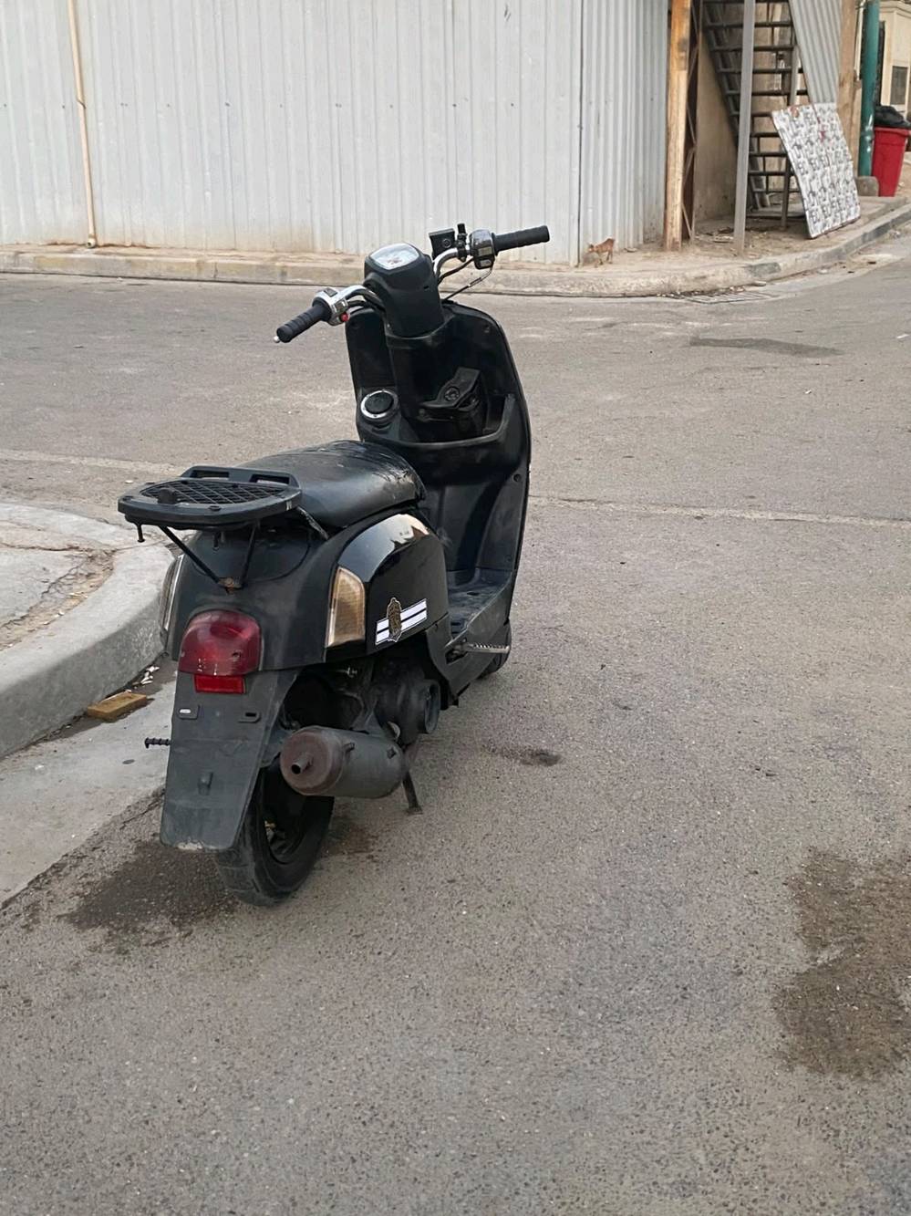 سلام عليكم بوليس للبيع الدراجه شوفت عينكم نضافته هندر سلف مكينه خير من الله انت تجي تشوف بعينك الدراجه كفراتها بلاديه كلها ع البلاد سعرها 500 وبيه مجال حك الجيه *********** اتفضل خاص وخادم الك مكان بياع حي التراث