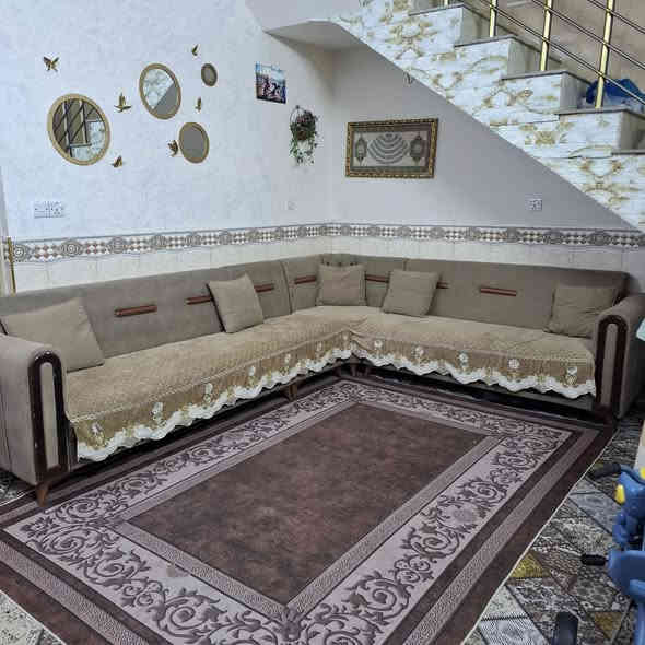 ديوان مع قنفه للبيع السعر ب550 الف العنوان بغداد الخطيب الزراعي قرب اسواق تفاحه ***********
