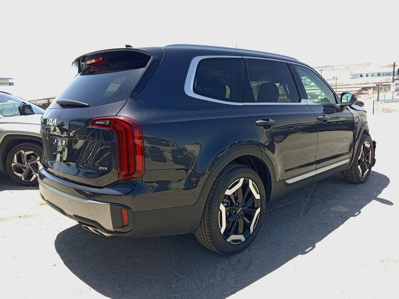 بسم الله الرحمين الرحيم.                                 

نوع السيارة🚘✅ كيا تيلورايد.   الموديل 2025.                  

السيارة موجود ✅بالاردن  🚗المنطقة الحرة الزرقاء                    

الضرر واضح بالصور ✅بدون ارباك  🚘السيارة تشتغل وتمشي.   

الاستفسار او التصال  على الرقم  ***********             

او مراسلة واتساب على الرقم الاردني 00962797080658. 

عنوان المعرض🛣️🛣️⬅️شارع 18 شمال المنطقة الحرة🚗🚗🚗
