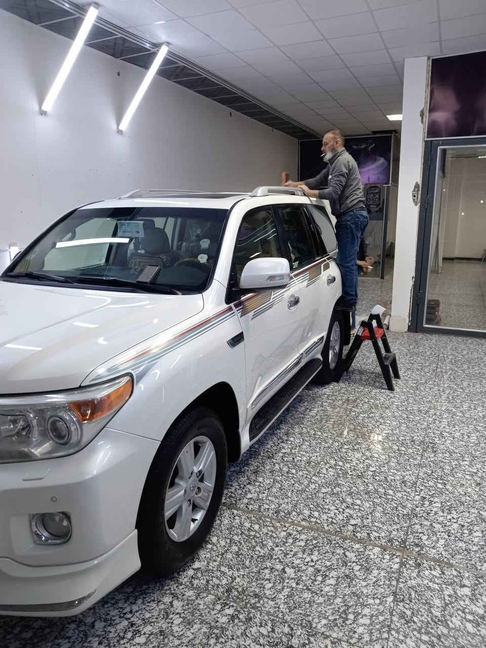 السلام عليكم
لاند كروز موديل 14 رقم بصرة بسمي ماشيه 100 الف حقيقي السياره كفاله عامه السياره جاهزه من كلشي
بيع او مراوس حسب القناعه 
رقمي ***********
