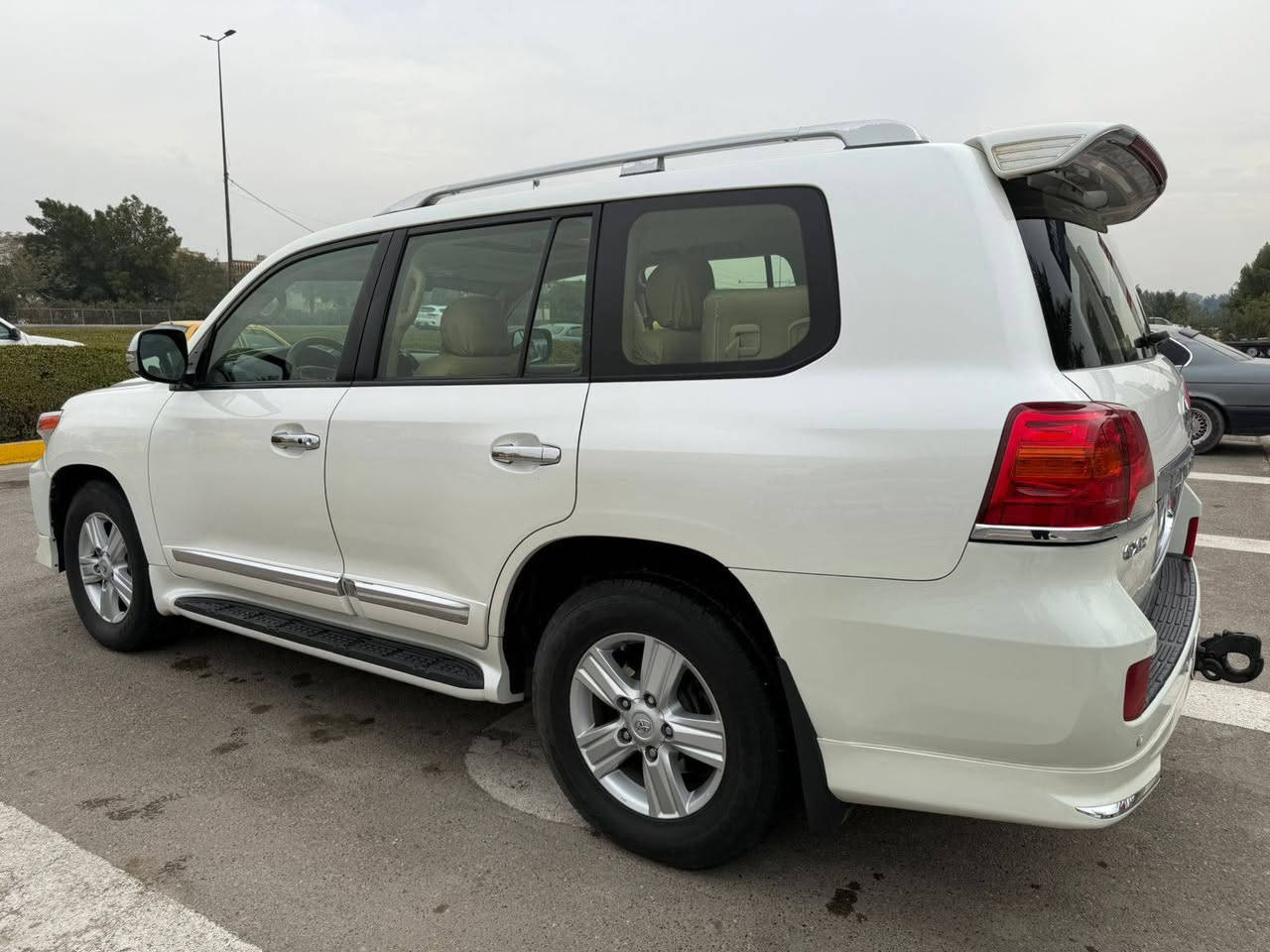 تويتا لاندكروز موديل 2012 فول GXR
مكينه V6سته سلندر المرغوب 
كير مكينه كفاله بيه 3 قطع صبغ وبارد 
مواصفات  المعروفه 
ثلاجه/شاشه جبيره /فتحه /جرص  ع 120 
لايت زنون / كامره / 8ايرباك /حساسات /كشن كهرباء 
ماشيه 163 حقيقي

🛑 السعر سوي تعليق يصل مباشرة 🤖 

رقم بغداد تحويل ثاني يوم 
مكان بغداد  

رقم صاحب السيارة 
***********
