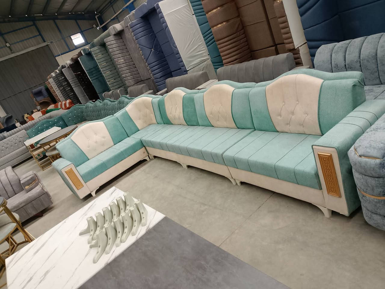 اجمل الموديلات والاوان وبأنسب الاسعار العنوان صويره شارع العام قرب محطة رضا الصالح القرب من مطعم هنداس السايد الرايح البغداد للتواصل ***********/مجمع الشمال/واهلا وسهلا بكم
