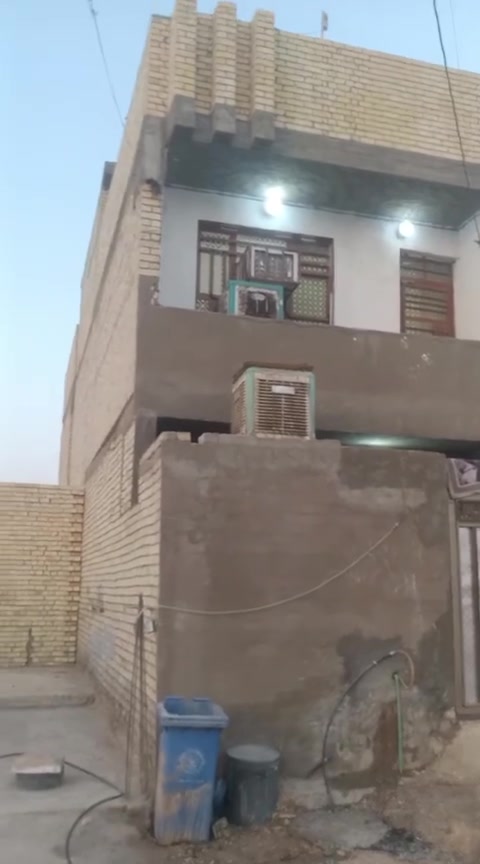 بيت طابقين للبيع نهاية الشيشان شارع المدارس بناء جديد ماء كهرباء ومجاري عوزها بس تبليط السعر 52 اي استفسار ***********
