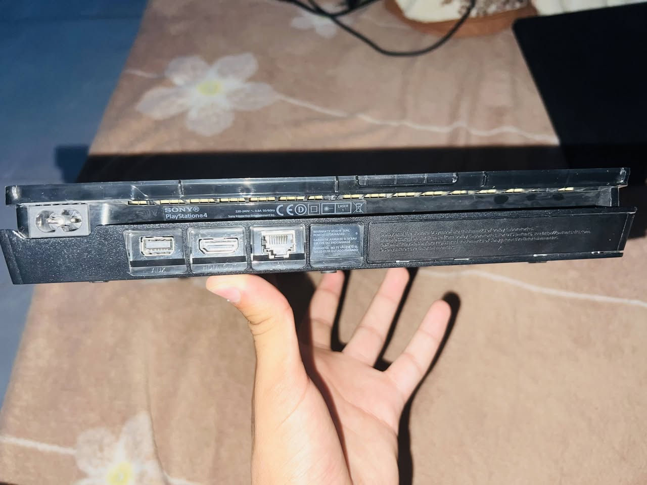 السلام عليكم
جهاز بلي فور سلم PS4
مساحة 408.5
نظام 13.2
اون لاين
جهاز نظافة 90%
ستيكرات موجودة ما مفتوح لا تصليح ولا تنظيف 
جوستك واحد
مع قرص بيس 2018
السعر 200 قفل 
مكاني ذي قار ناصرية الصخيين شارع المهندس 
للأستفسار *********** واتساب

