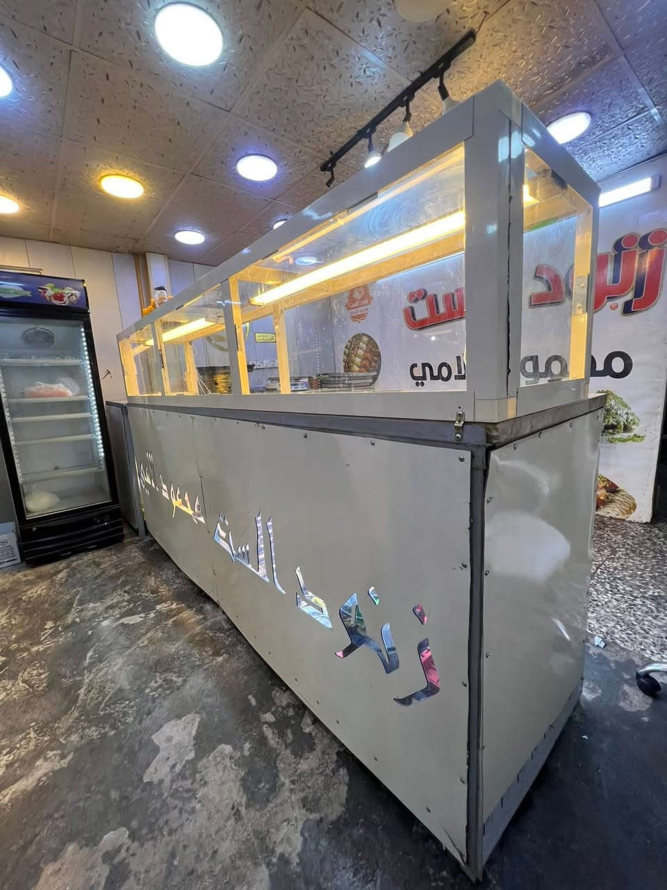 غراض محل كامله للبيع
عجانه جيس نضيفه ب350
براد نضيف تجميد 250
سبلت نضيف شغال فول سعره 250 
منجم حديد ب75
ميز حديد وجه مرمر قطعتين عله 3 متر سعره ب350
ميز فتح حديد 3 متر سعره 175
ميوزه وكراسي 3 ميوزه و9 كراسي ب150
جهاز كريب وافل ب175 
باترينه جبس ب100 مكينه حب ب150
صواني زنود جبير وصط 20 سعرهم 125
صواني صغار كنافه وياهن صواني وصط 10 ب50 الف
ساحبه حديد ب50 ساحبه صاروخيه عمل ب50
ميز حديد بي 3 عيون كنافه صغار وميز ثاني صغير سعرهم 150
طباخ عينين وطباخ عين نضيفات سعرهم 125
قطعتين ضوئيه شغاله اناره عله 200  قمريه 3 متر ب125 سخان صغير ب50 
حمايات 2 ب50 شاور هوه وميز حديد 100 
روله سلفون + ميزان ب50
مكاني الشعب الثعالبه ***********

