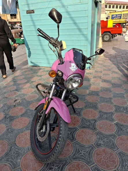 دراجه دايوان للبيع لون وردي موديل 2023 مكفول كفاله عامه رقم وسنويه تحويل ثاني يوم السعر 1950وبيه مجال قليل*********** خاص ما اجاوب شراي اتصل وبيك خير ودلل مكان كوت حي الجهاد
