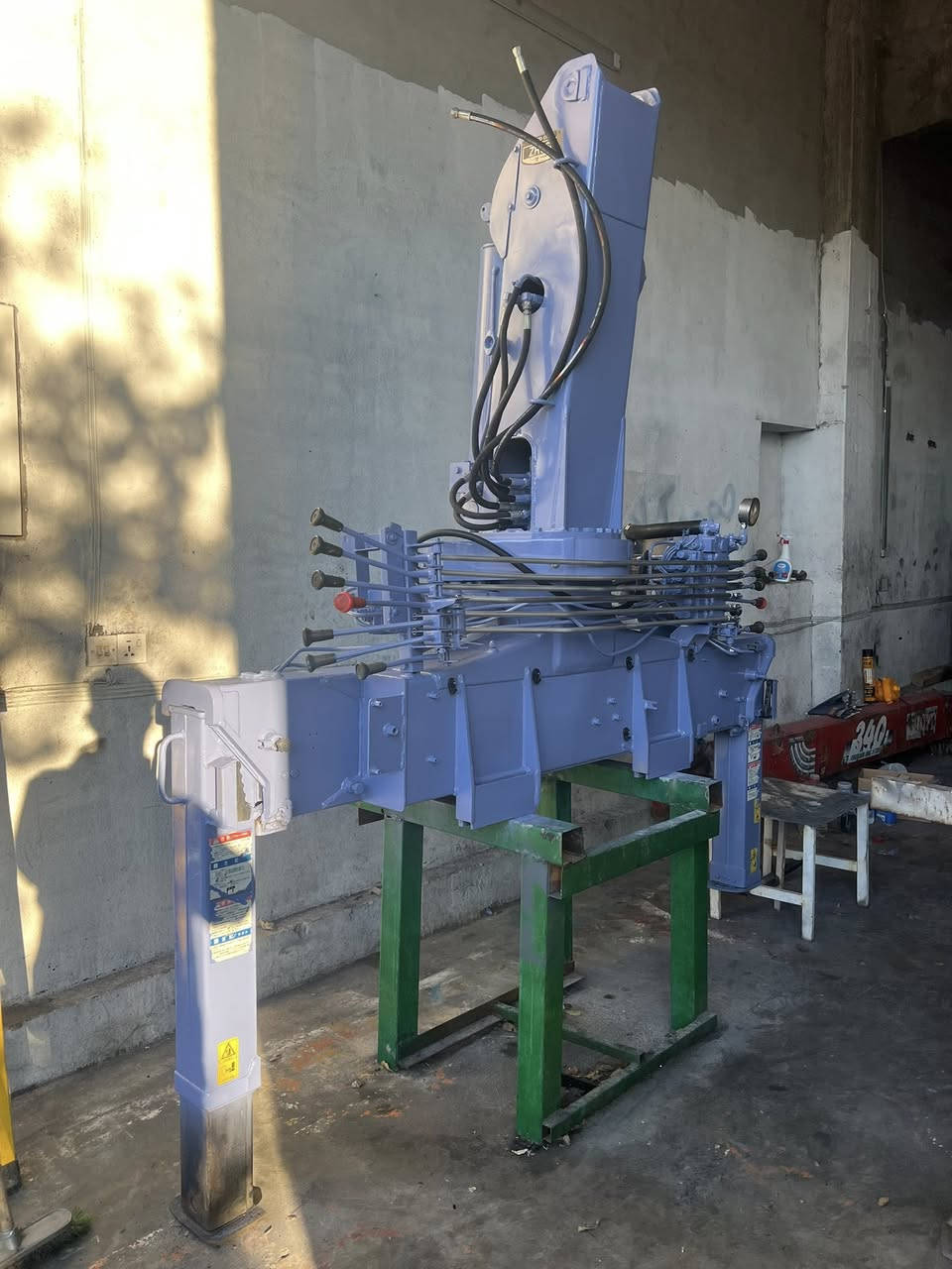 للبیع کرین کارگو ٤ سلایت مخالف  بی باج جول دوران مکان سلیمانیە ***********
