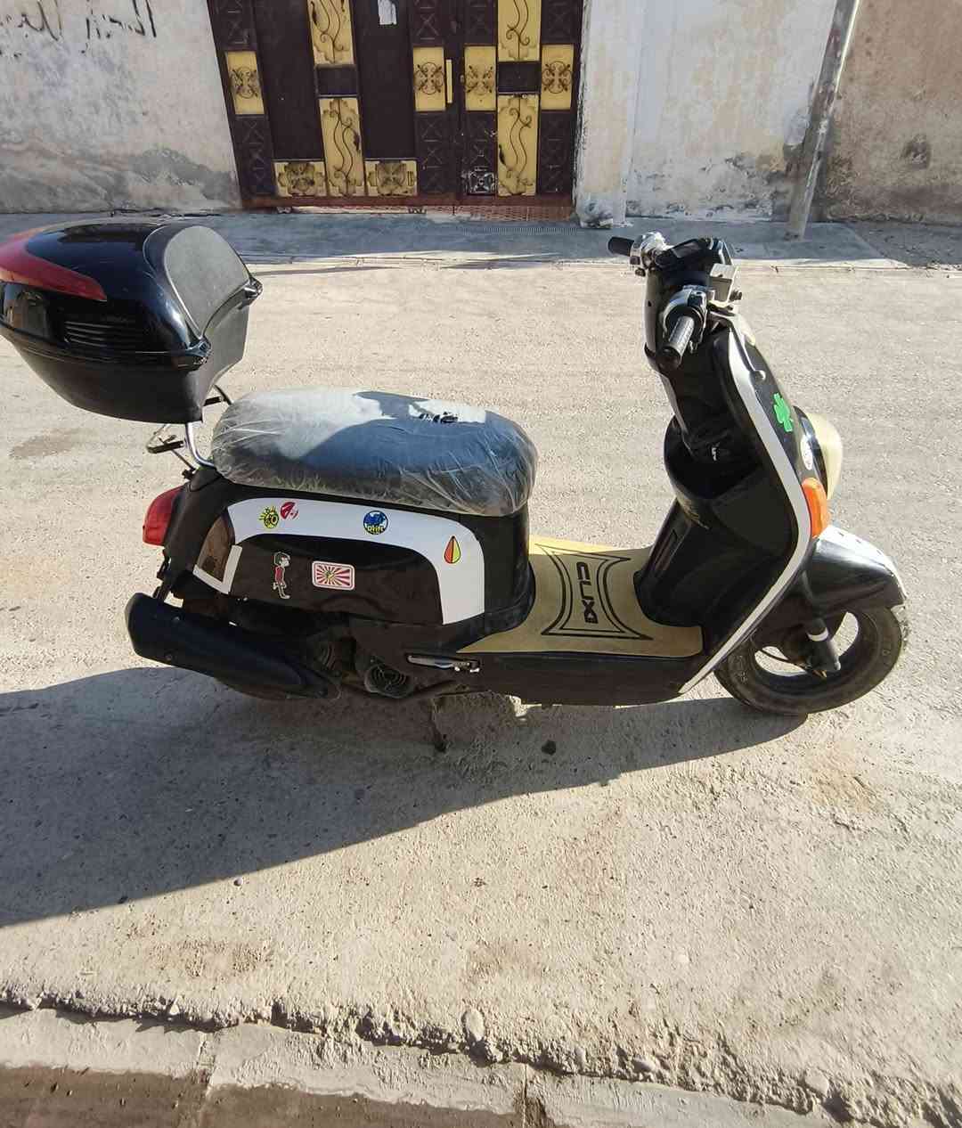 سلام عليكم دراجه بوليس دراجه مكينه بلادي كهربايت كله شغال من طول الطول دراجه قفل جنطه كمله مكمله 
بوليسي مصطره 
دراجه رمبه مختمه كلهه
مكاني هبهب خالص
رقم تلفون ***********
