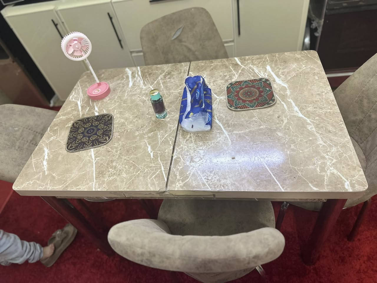 اغراض للبيع بس الكراسي بيهن ضرر وممكن يتصلحن  وجرباية هيه ودوشك


**إذا كنت صاحب هذا الإعلان وتريد حذفه لأي سبب، رجاءا أرسل رسالة إلى الدعم الفني**