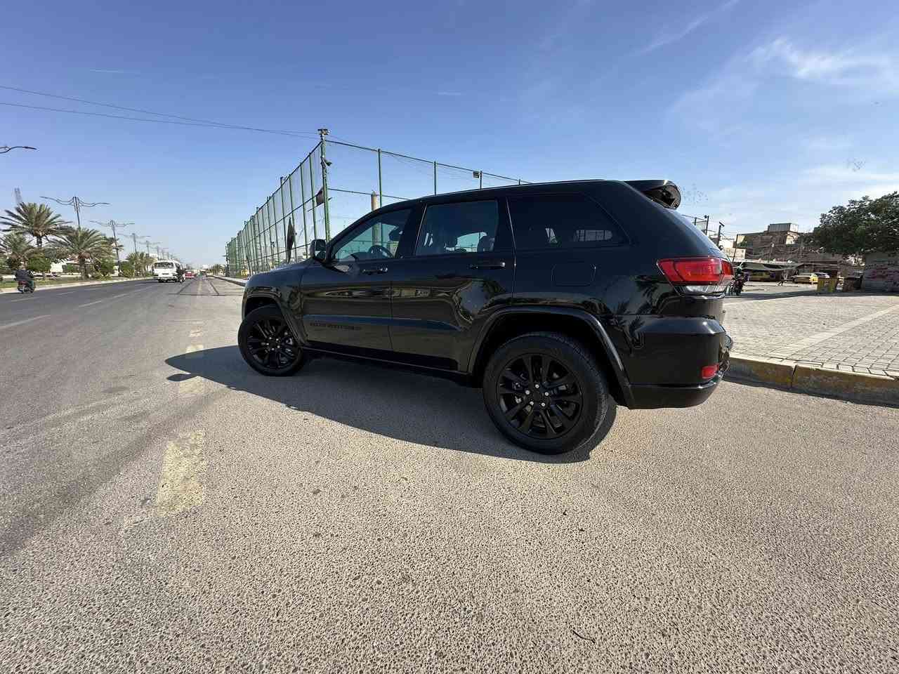 السلام عليكم
للبيع جيب بلاك توب 
موديل 22 (Black top)
الون أسود الماع 
ماشيه ￼ 35 ميل 
موصفات 
شاشة كبيرة car play (inch 8.4)
كشنات شاموا وجلد +كهربائي
+مقاعد أماميه تدفئة( هيتر )
+رادار جوانب +أوتو ستوب 
صندوق كهربائي 
3 انضمه قيادة  eco+ normal+) sport)
حادث بنيد ودعاميه .ايرباك دشبول و دركه فقط صورة الحادث ***********
