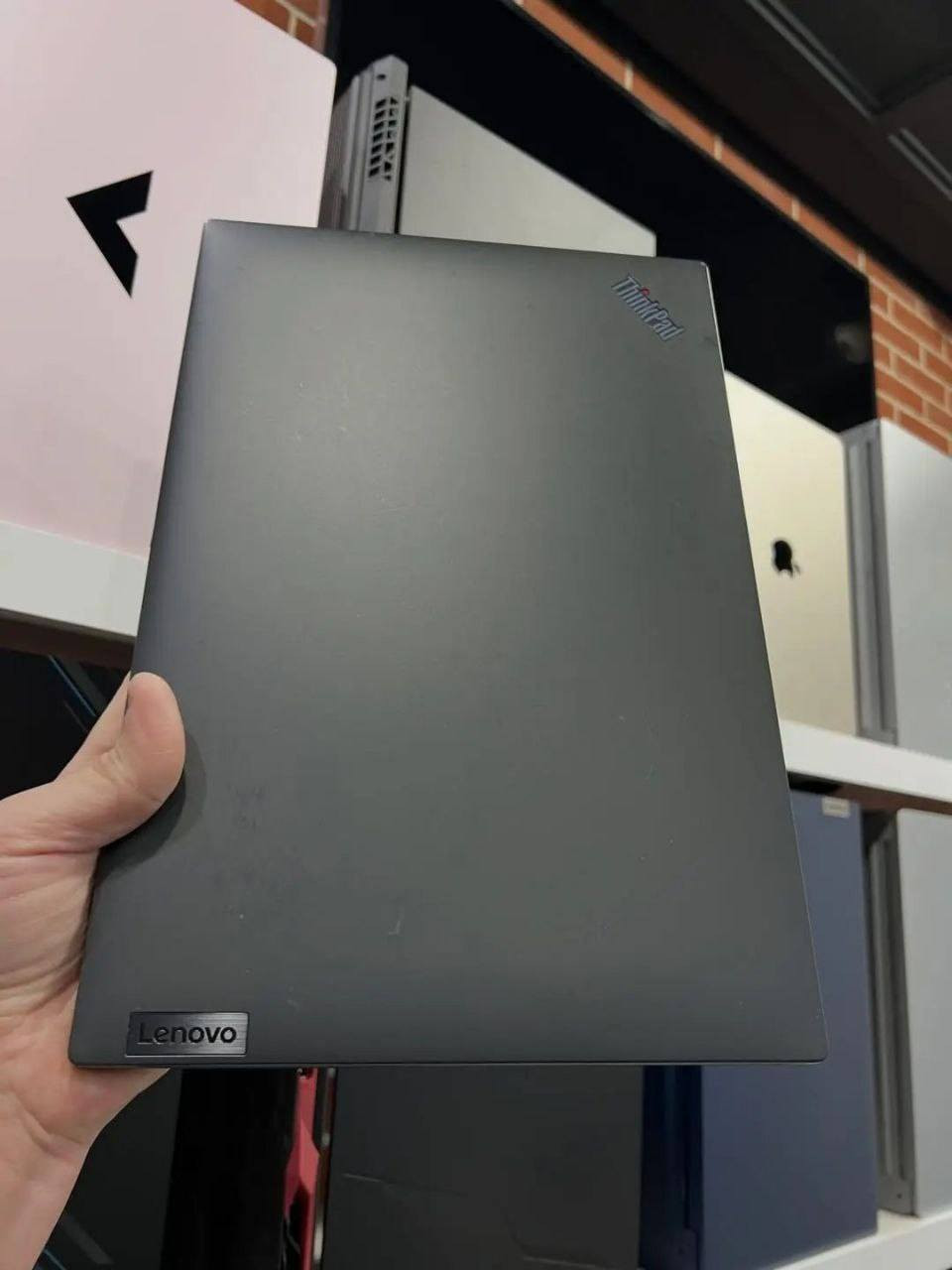 لابتوب Lenovo ThinkPad L14 💻
جهاز عملي من سلسلة ThinkPad المعروفة بالمتانة والاعتمادية العالية، مناسب للدراسة والعمل اليومي والتصفح وبرامج الأوفيس وإدارة الأعمال.
خيار ممتاز لمن يريد جهاز سريع ومستقر للاستخدام اليومي مع أداء جيد وتشغيل سلس للبرامج.

⚙️ المواصفات:
• المعالج: Ryzen 5 يعادل أداء الجيل الحادي عشر – قوة ممتازة للأعمال والبرامج الدراسية.
• الرام: 8GB – تشغيل البرامج وتعدد المهام بسلاسة.
• الهارد: 256GB SSD – سرعة عالية في تشغيل النظام والبرامج.
• الشاشة: 14.1 إنج – حجم مناسب للعمل والتنقل.
• كرت الشاشة الداخلي: 4GB
• كرت شاشة خارجي: 2GB – يساعد في تشغيل البرامج الرسومية والأعمال الخفيفة.

🎁 الهدايا المجانية:
• حقيبة لابتوب
• الشاحن الأصلي

🛡 الضمان والخدمات:
• فحص كامل قبل الإرسال
• فحص كامل قبل الدفع والاستلام
• ضمان 10 أيام ضد اي خلل مصنعي 
• الجهاز جاهز للاستخدام المباشر
📍 الموقع:اربيل السلطان مظفر 
بغداد – الأمين الثانية
💰 السعر: 365,000 دينار
📲 للتواصل واتساب: ***********
🚚 التوصيل متوفر إلى جميع المحافظات.
