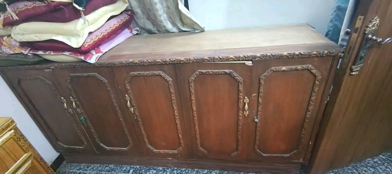 سلام عليكم  اغراض للبيع   جربايه  وكنتور
   و بوفيه 

العنوان بغداد حي اور فلكه صباح الخياط 

رقم / ***********

حي القيوم  كهيعص