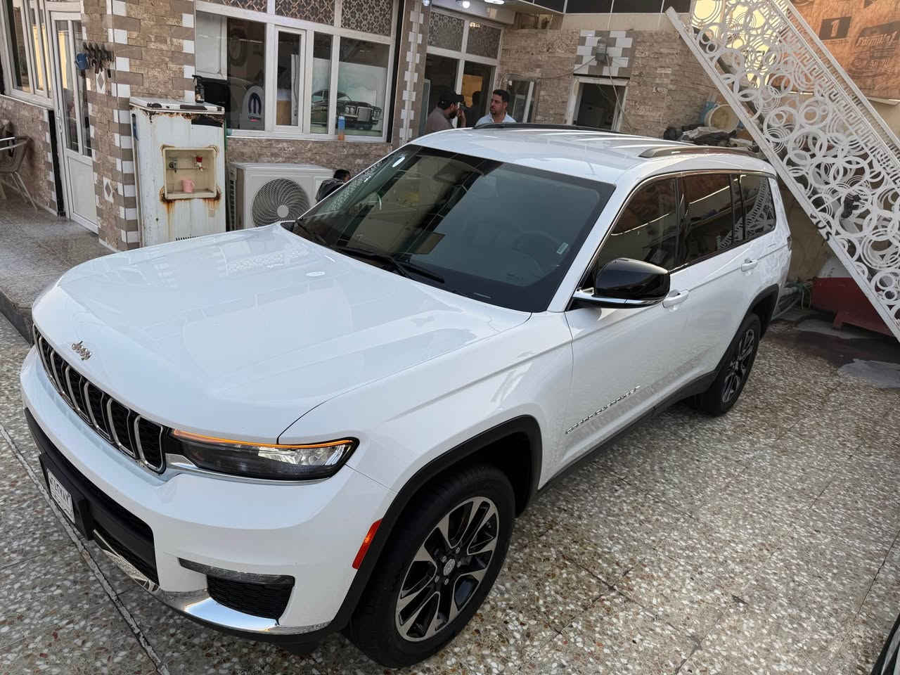 السلام عليكم 
جيب كراند شيروكي 2023 لمتد فول 
كفالة عامة من كلشي تقرير مياه امطار شرط ماكو ماء شغالة من امريكا رقم بغداد باسمي 
سعر 340 
للاستفسار *********** ناصرية زحلة, زحلة
