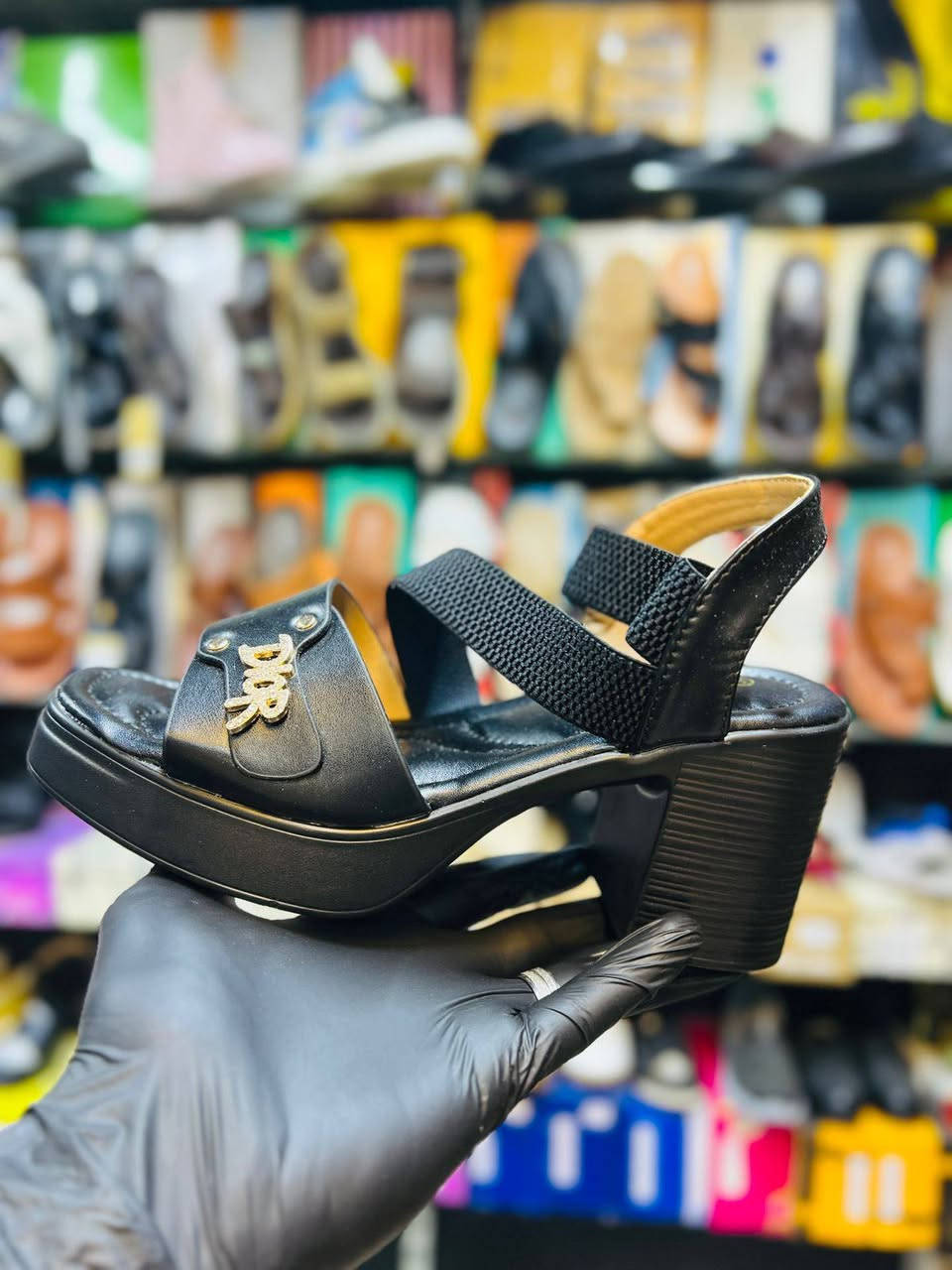 ✨ أهلاً وسهلاً بكم ✨
في عالم الأناقة والذوق الرفيع نقدم لكم تشكيلة مميزة ومتنوعة من:

👠 كعبات نسائية فخمة وعصرية

🩴 شحاطات نسائية بأجمل الألوان والموديلات

👞 شحاطات رجالية شبابية مريحة وأنيقة

🧒 شحاطات ولادي للأطفال بتصاميم حلوة وعملية

👧 شحاطات للبنات بأحدث الصيحات

👕 ملابس رجالية شبابية بأحدث الموديلات التركية والعالمية

🌟 جودة ممتازة
🌟 أسعار مناسبة للجميع
🌟 موديلات حديثة تُناسب كل الأذواق
🌟 متوفر قياسات وألوان متعددة

📍 زورونا وتميزوا بأناقتكم

🔥 الجديد يوصل أول بأول… والأناقة تبدأ من عدنا 🔥

العنوان ناحية الشوره شارع السيد سلطان مجاور المدرسه الاهليه


**إذا كنت صاحب هذا الإعلان وتريد حذفه لأي سبب، رجاءا أرسل رسالة إلى الدعم الفني**