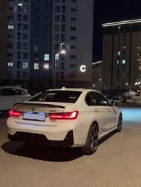 Bmw 330i 2021 kit m بدون حادث فقط ايرباك الستيرن وتكمه وراجع سستم بدون...