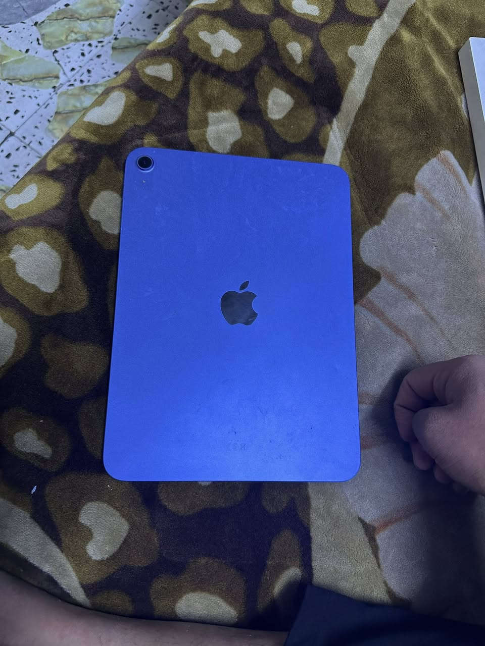 ايباد 11 ذاكره 128 نظيف بيه ضربه خفيفه من وره بطاريه 97 داخل الضمان بعده ويا ساعه ابل الجيل التاسع حجم 44 بطاريه 96 للبيع ثنينهن ب 700وبيهن مجال بسيط مكاني بغداد ***********
