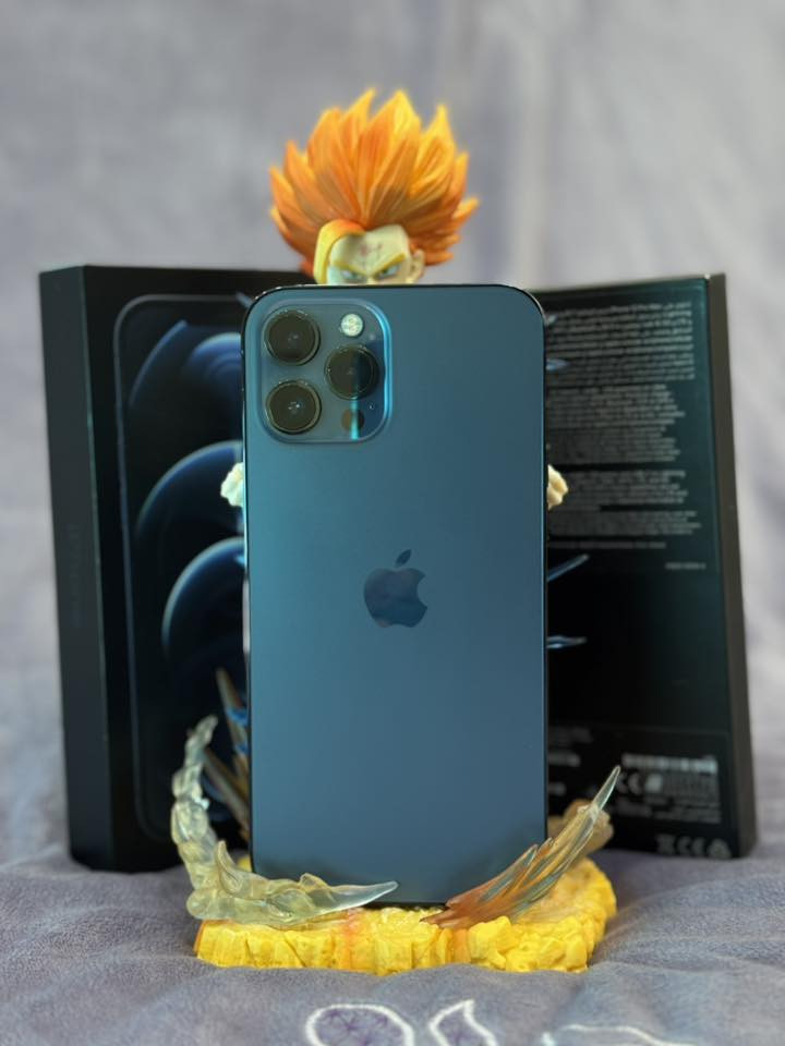 ‏ للبيع iPhone 12 Pro Max 
• الحالة: نظيف جداً بدون أي خدوش أو صيانة سابقة.
* ﻿﻿المواصفات: نسخة الشرق الأوسط .
* ﻿﻿صحة البطارية: 77% (أصلية ولم تُغير).
* ﻿﻿الملحقات: [الكارتونة الاصلية مع كيبل].
* اللون : ازرق المحيط الهادئ 
* ﻿﻿الموقع: [بغداد الحرية]
* ﻿﻿السعر: ٦٠٠ الف وبي مجال 
* ﻿﻿التواصل: عبر الخاص


**إذا كنت صاحب هذا الإعلان وتريد حذفه لأي سبب، رجاءا أرسل رسالة إلى الدعم الفني**