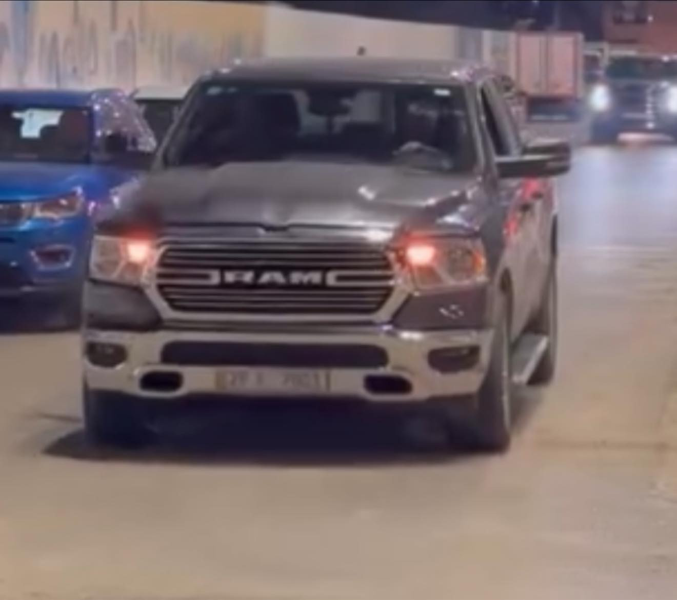 ❌🛑
السلام عليكم 
للبيع مازدات رام بيگ هورن اصليات بلادي مع گلوبات زنون خطين منظومة كاملة
السعر والتفاصيل الرجاء الاتصال على 
***********
