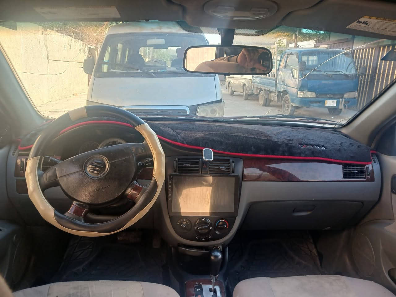 السلام عليكم فورنزه موديل ٢٠٠٧ السعر ٥٥ ورقه بسمي سيارة حلوة جاهزة صدر كير محرك مكاني تقاطع درويش ***********
