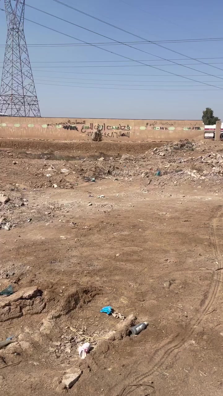 للبيع دونم تجاري عل شارع العام واجهيه ٢٨ متر الموقع خان بني سعد قريه المراديه والسعر مناسب للاستفسار ***********
