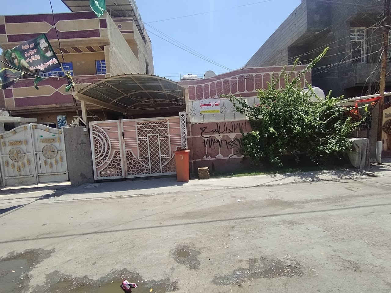 السلام عليكم
بيت للبيع ٢٠٠ متر في حي البساتين المدخل الاول على قناة ضهر اسواق ابو مالك
للاستفسار ***********
***********
