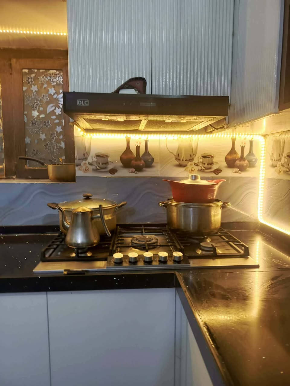 كاونتر مطبخ كامل مع طباخ وشفاط ماركه دي ال سي نظيف وسنك ستيل اصلي مكان كوت كفاءات خشب أم دي اف مستعمل قليل بسعر مناسب


**إذا كنت صاحب هذا الإعلان وتريد حذفه لأي سبب، رجاءا أرسل رسالة إلى الدعم الفني**