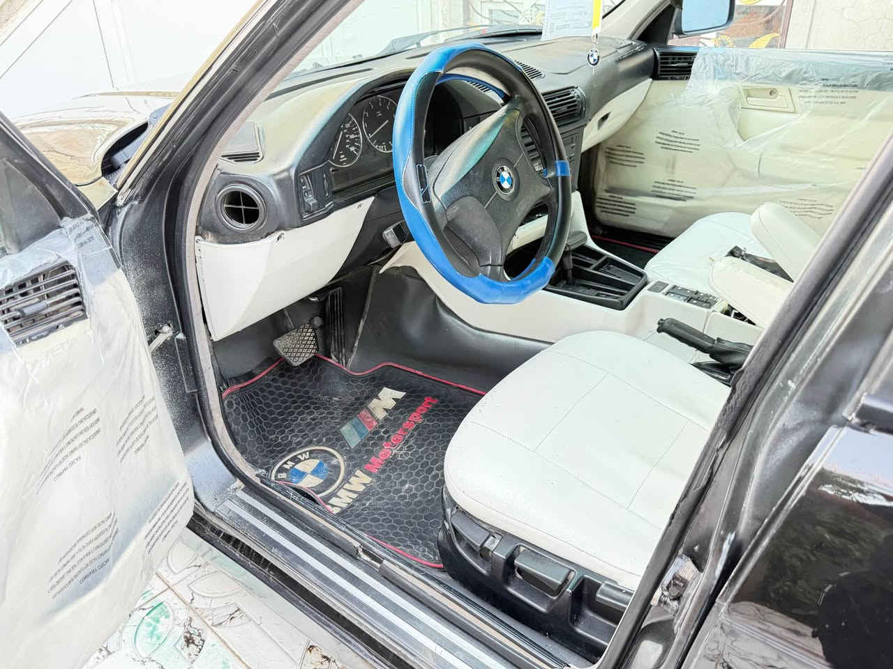 السلام عليكم
  BMW 525 مسكر 
موديل 92
لون اسود ملكي
              ꧁مواصفات꧂
«رقم كركوك مشروع وطني
«هزه جديد
«سلايت طكتين 
«داخل ابيض
«كير اوتماتيك 
«نظام سبورت
«تبريد تدفئه
«قفل مركزي
«دبل ايرپاك
«الكشنات الاماميه تدفئه
«اربع جامات كهرباء
«بيها بلوتوث وي اس بي
«السياره باسمي 
«تخم تايرات جدد
» اول صبغه اله سياره بدون 
حادث ولا جطل
» صدر امامي خلفي شرط 
» سياره جاهزة اي نقص مابيه 
» سياره كروز سرعه شغل 
» حجر بيئه موجود بيه
مكان السيارة كركوك 
الاستفسار الاتصال ع الرقم*********** كركوك, العراق
