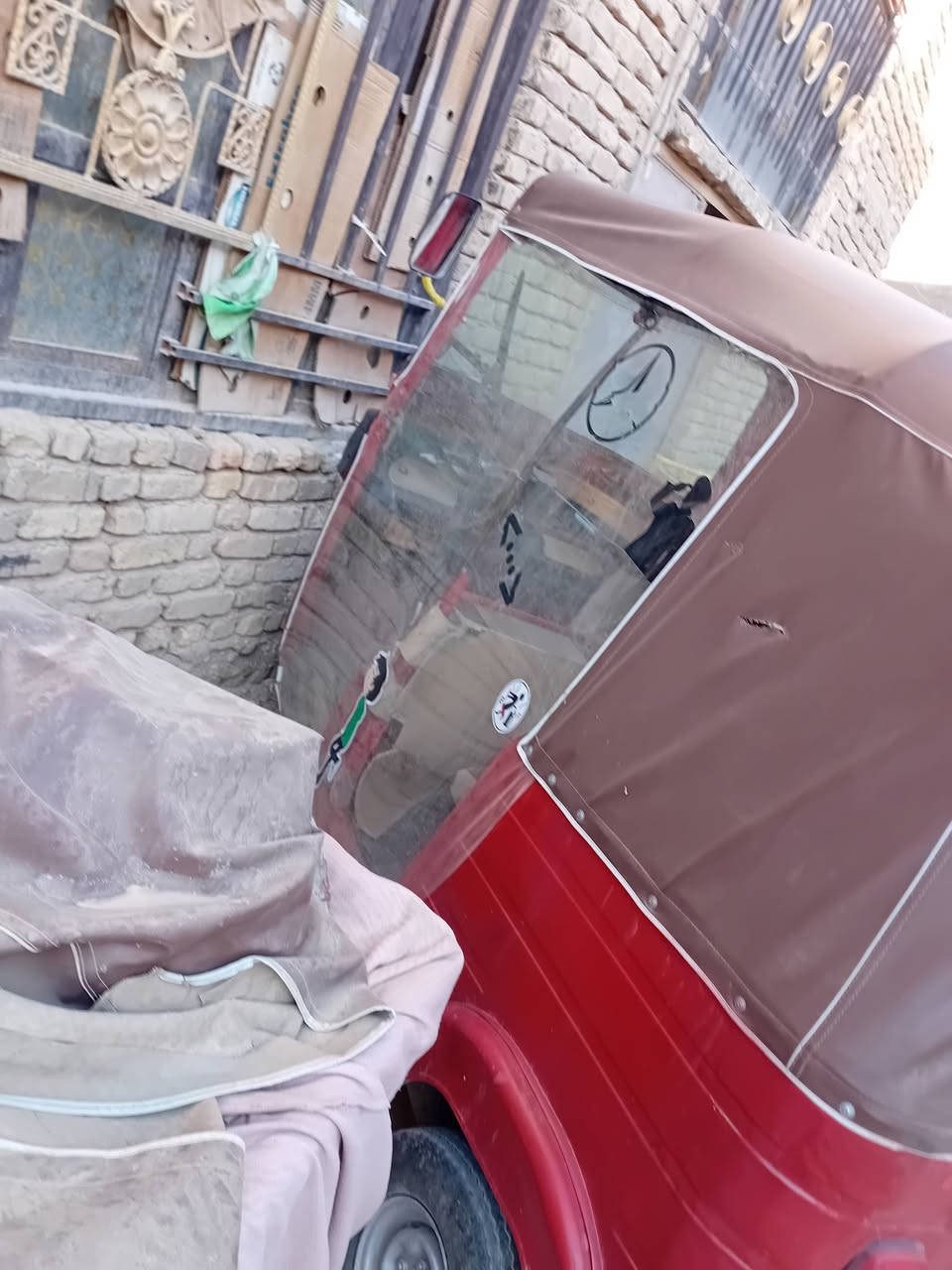 تكتك البيع موديل ٢٠١٧ نضيفه بس يرادله غيل الن متروكه فتره العلم أوراق كمله السعر 3750 وبيه مجال
***********
