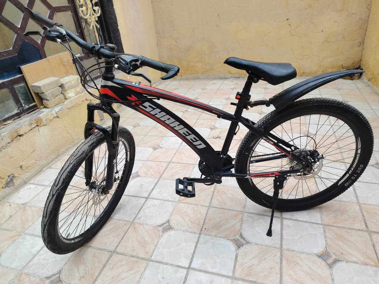 بايسكل للبيع عدد 2 استعمال قليل 
نوع: سكنس جبلي والسعر خاص 
***********.
