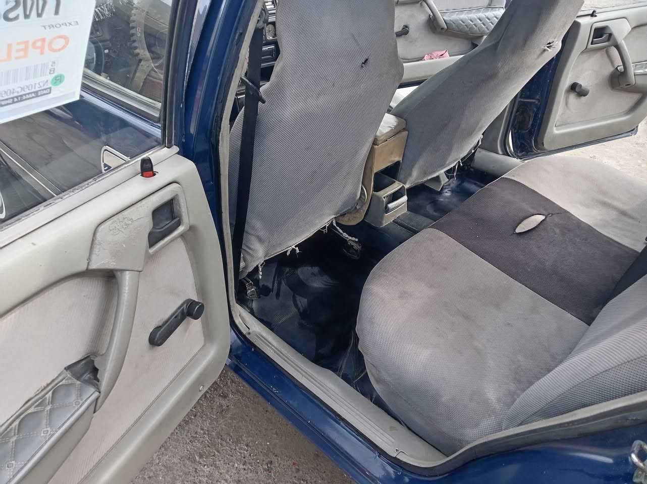 فكتره حجم ٢٠ محرك وكير وارفيو شرط دمعه طخم تايات جديد باتري جديد بدون صبغ دواير ودوسات فقط وايرمنيه كلها شغاله الشراي يتصل ***********
*********** السعر ٤٣ بيها مجال
