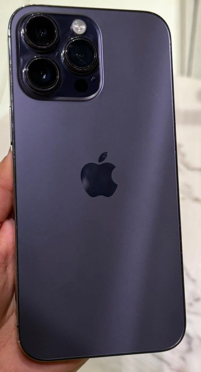 سلام عليكم شباب 14 برو ماكس ضمان ماستر شرق اسود باكيته وياه بس بيه نقطه سوده بلشاشه صالها بلسنه هيج مماثره على لمس كله بلادي بطاريه 84 ذاكره 256 جهاز بلادي كلشي ممبدل بيه لااستفسار ***********
