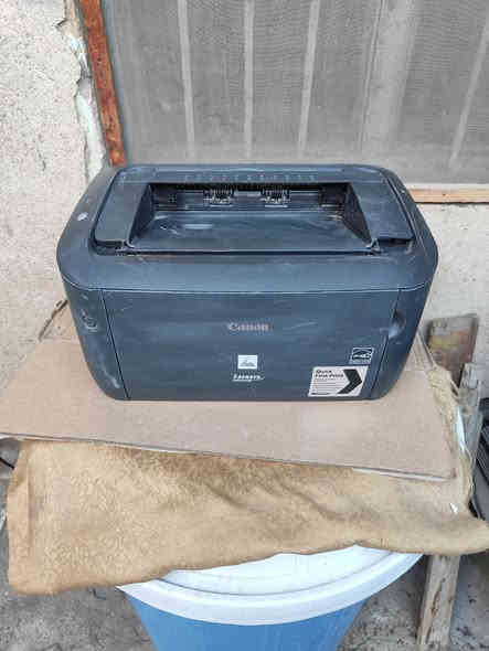 تتوفر طابعات كانون موديلات مختلفه 6020و  6000 2900 و 216 و 4010 و 4070 و 236  طابعات مال شركات مزاد الكل شغال لكن بيهم مشكال سحب مثل الورقه ماتسحب والكبار رمز وكلوب احمر نظافة الطابعة ٩٠ الى 70 % ابيع كل الطابعات دفعة واحد ماابيع مفرد 
والسعر ع الخاص او اتصال ***********
