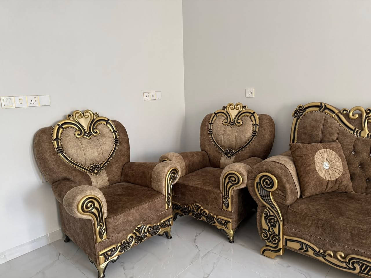 طخم قنفات 10مقاعد بحالة ممتازة من حيث النظافة ومتانة الاسفنج، للبيع بسعر مناسب جداً 
للاستفسار الاتصال على الرقم:
‭+964 770 232 2490‬
