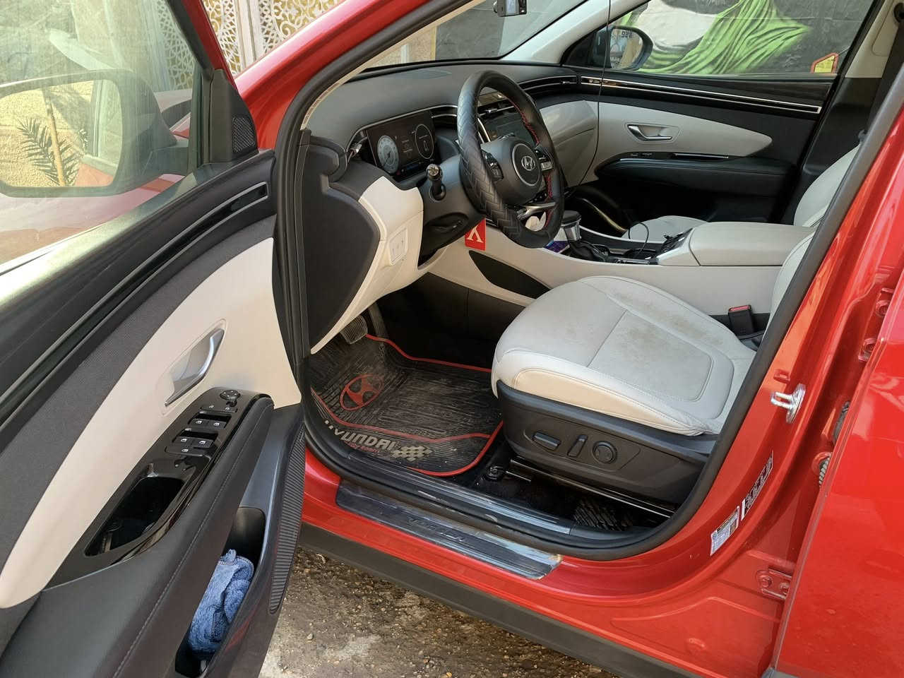 توكسان/2022/وارد امريكي
رقم صاحب السيارة/:- ***********📳
     الفئة/:- SEL

⸻

📝 المواصفات⬇️

🛠️ محرك 4 سلندر - 2500cc
☀️ سلايد + فتحة سقف
🔑 بصمة أبواب
🚀 بصمة تشغيل
💡 ترحيب داخلي وخارجي (لدّات بالأبواب)
🔌 باب صندوق كهربائي
🛋️ كشنات جلد + كهرباء
🔥❄️ تدفئة + تبريد
🛞 ويل 20
❄️❄️ قطعتين تبريد
🌬️ تبريد منفصل
📺 شاشة كبيرة
📸 كاميرا خلفية دوّارة
📱 Android Auto & Apple CarPlay وايرلس
📡 رادار أمامي + خلفي
🚘 إشارات بالمرايا
🅿️ سايد بريك بصمة
🅿️ Auto Hold
🎮 فول تحكم من الستيرن
⚙️ 4 وضعيات قيادة

🔴 رقم بغداد | 💯 فول مواصفات | 🔧 ضرر دعامية فقط

🔴ولا قطعة تبديل فقط الدعامية، أخت الكلين
🔴 السيارة ليبل واحد
🔴 أرباكات سليمة 100%

🚙 السيارة نظيفة وجاهزة وبلعافية على الياخذها 💪

📍 العنوان: شارع فلسطين 
#هيونداي_توكسان
