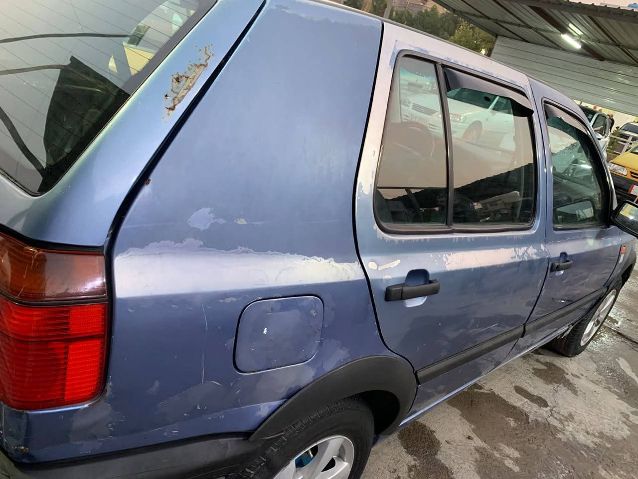 السلام عليكم كولف موديل ١٩٩٣ كير عادي
كير ومكينه مكفولات
صدر امامي جديد
تخم تاير جديد 
رقم انبار تحويل مباشر 
٣٢ وبيه مجال قليل
***********
