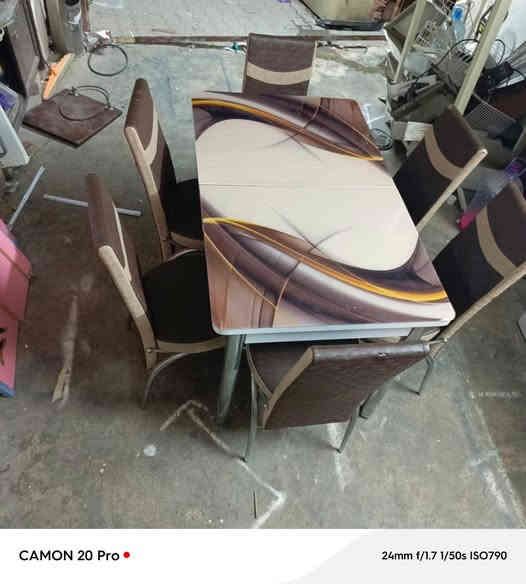 ميز طعام للبيع نظيف ست كراسي وياه للاستفسار هذا الرقم في واتساب ***********
