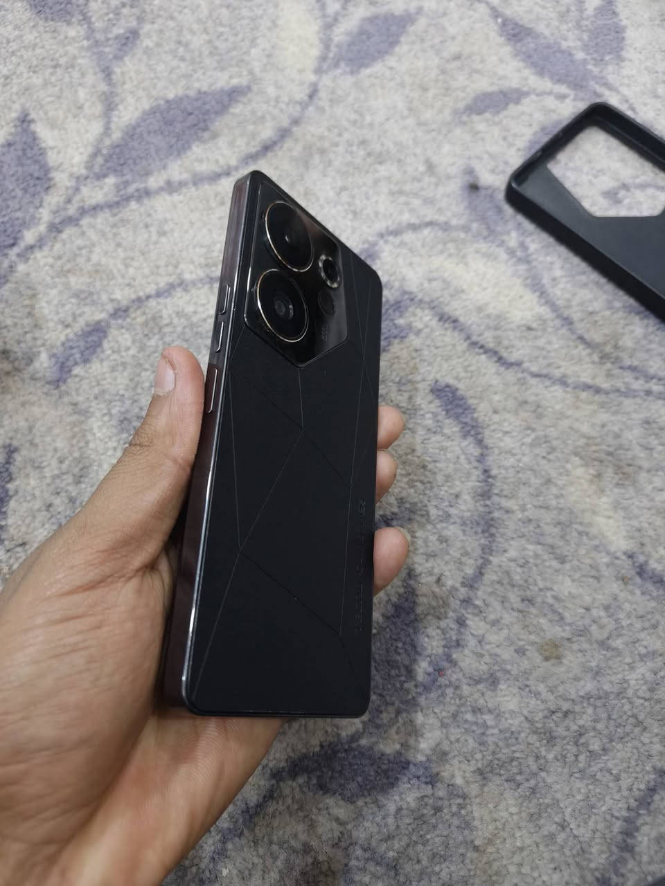 السلام عليكم موبايل للبيع الموبايل نضافه فوال اسم الموبايل تكنوو كامون 20البرايمر السعر ع خاص المكان نجف رقم الهاتف ***********
