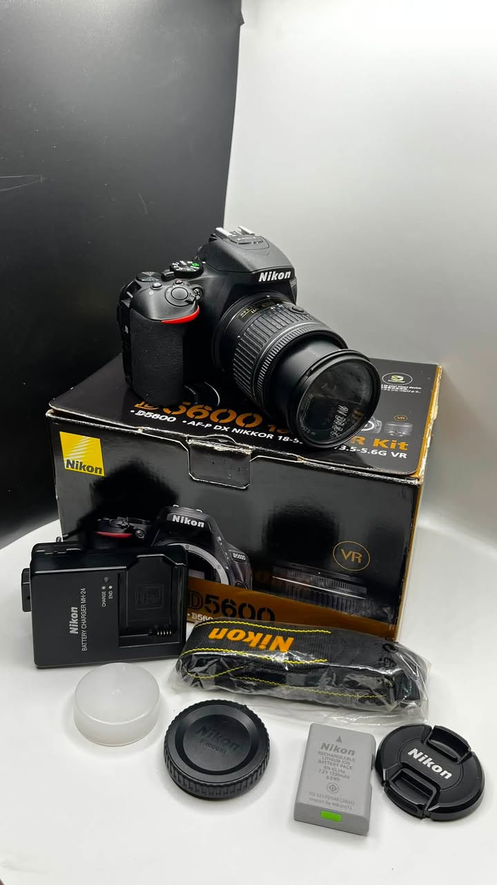 للبيع: كاميرا Nikon D5600 Kit بحالة ممتازة! 📸✨

مواصفات الكاميرا:
 المستشعر: 24.2 ميجا بكسل، DX-format CMOS لصور فائقة الدقة.
 المعالج: EXPEED 4 المتطور لأداء سريع.
 الشاشة: 3.2 بوصة قابلة للإمالة واللمس، لزوايا تصوير مرنة ومريحة.
 التركيز التلقائي: 39 نقطة تركيز لضمان التقاط أدق التفاصيل.
 العدسة: تأتي مع عدسة AF-P DX NIKKOR 18-55mm f/3.5-5.6G VR.
 الاتصال: دعم كامل لـ WiFi و Bluetooth لنقل صورك فوراً إلى هاتفك.
 الفيديو: تصوير بجودة Full HD.
 ISO: نطاق واسع من 100 - 25,600 لأداء مذهل في مختلف ظروف الإضاءة.
📦 محتويات العرض:
كما هو موضح في الصورة، الكاميرا تأتي مع كرتونتها الأصلية، الشاحن، البطارية، حزام الرقابة، وأغطية الحماية للعدسة وجسم الكاميرا.
صور حقيقيه تابعه لي وكاميرا جديده مستخدمه مره واحده

للتواصل والاستفسار:*********** واتساب
