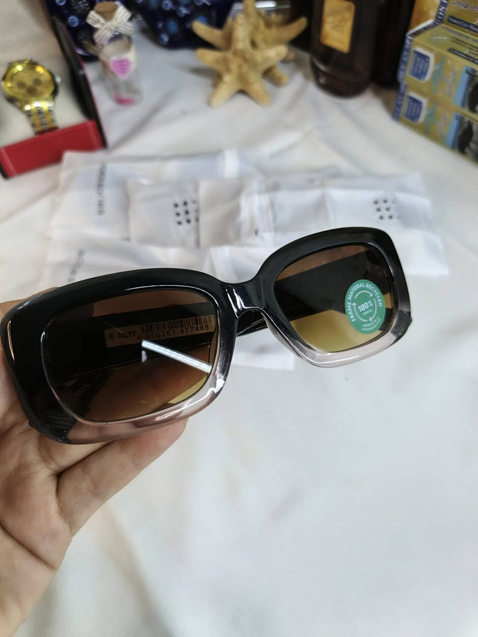 أكثر من ١٠٠قطعه كلهم ماركات طلعن با أمازون سعرهن مناسب للاستفسار ***********
