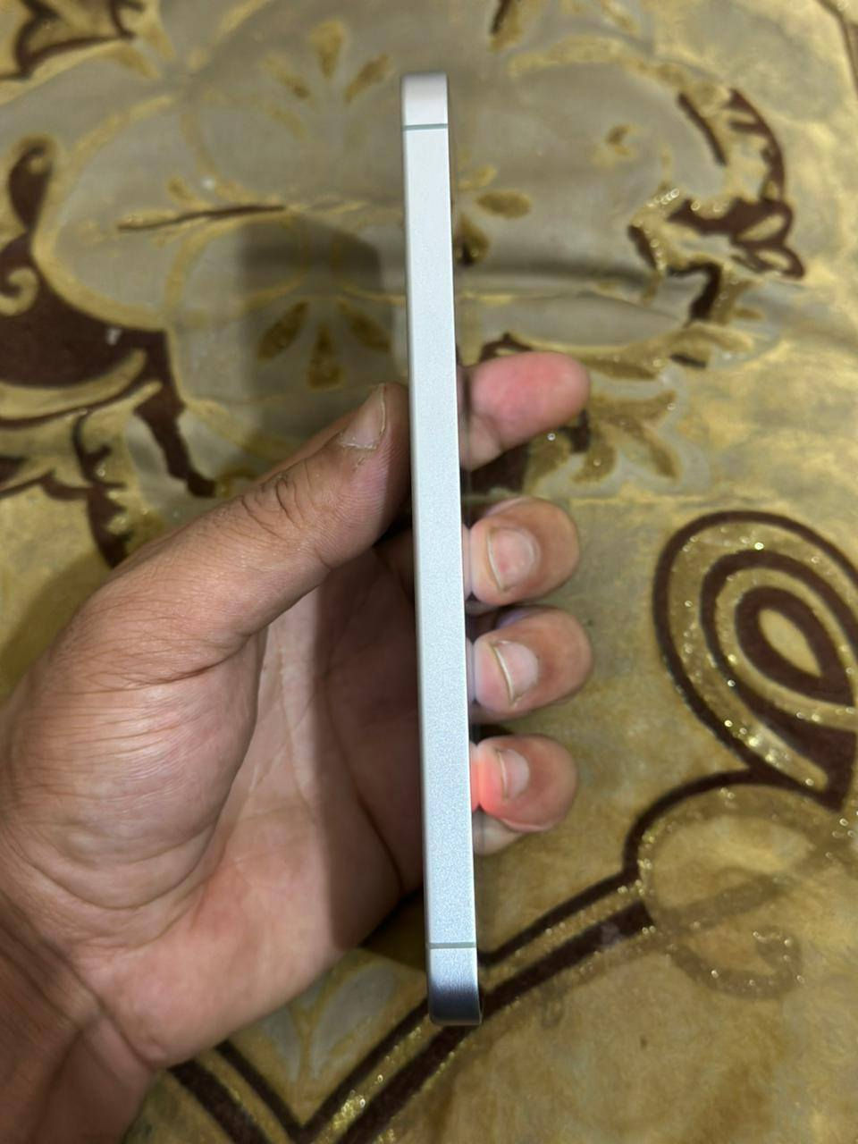 سامسونك s24FE ذاكره 256
نضافه 100 كفاله من كلشي جهاز فقط بدون ملحقات للبيع او مراوس   سعر 515  بيه مجال حك جيه عنوان البصره الاتصال او واتساب ‎0788 431 9662
