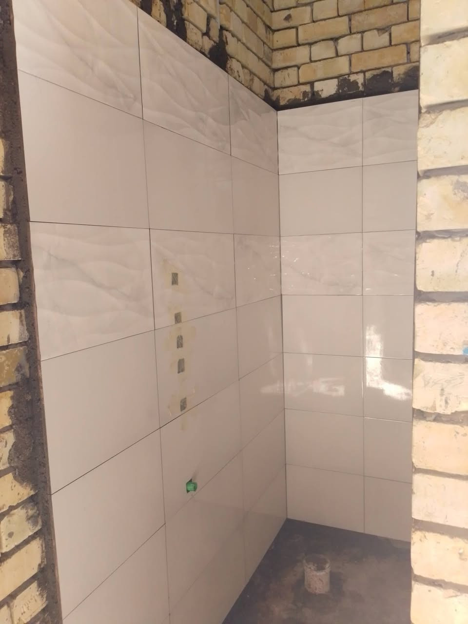 السلام عليكم خلفه سيراميك ارضيات متفرغ***********
