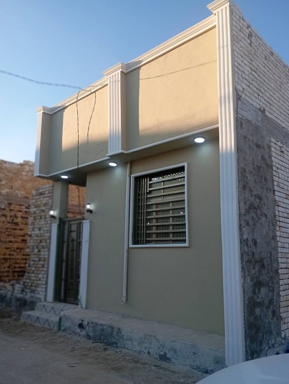 يا الله بيت للبيع المساحه ٦٥مترطابو سند ٢٥ شغل درجه اولى العنوان النجف قرب قريه  سعر ٢٤مع المجال الاتصال على الرقم ***********
