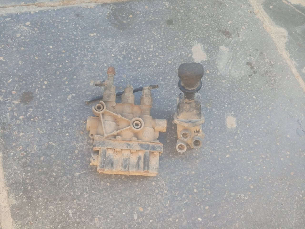 السلام عليكم غراض للبيع تاروسات ثنين مال رينو البنكة مال سكانية سرفة مال سكانية الشراي يخابر وبي خير ويدلل مكاني بغداد ***********
