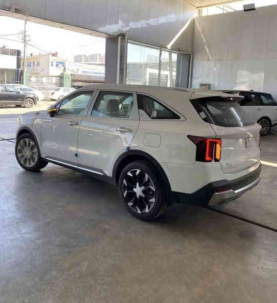 سورنتو خليجي 25 زيرو ضمان الدولية 
اربع كامرات
داتاشو
رادار
تتقدم وترجع بريمونت 
ويل حجم 20
محرك 6 سلندر
كير ماوس
مقاعد مخمل كهرباء
جنطة كهرباء
لد امامي وخلفي 
حساسات امامي وخلفي 
شاشة تعمل بنظام بلي كار 
السيارة فول مواصفات عدا البنوراما والجلد

السعر  51 مليون رقم بغداد 

ضمان الدولية 5 سنوات 
اربع تبديلات دهن بشركة مجانا
اول سنة صيانة مجانا 
***********
مكانها البياع 
ممكن مراوس بسورنتو اقل منها بالموديل
