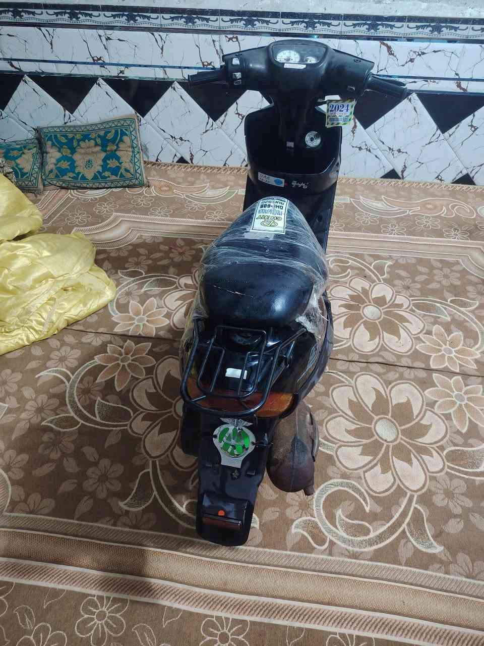 السلام عليكم دراجه للبيع نظافه فول الدراجه ما مال شهواي البكان بالعماره حي العسكري  السعر 850 وابيها مجال رقم الهاتف ***********
