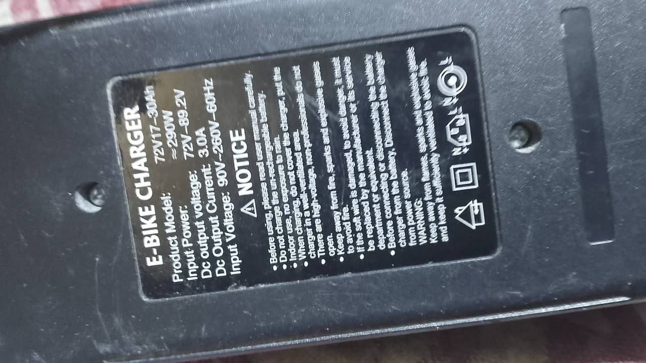 سلام عليكم رجعتلكم وبقوه طبعا هاي الدراجه واحد عراق ليش اني اكللكم الدراجه تمشيك 70km وبيه عقل رياضي ابو ال150الف تمشي 95حقيقي بسس بيه شويه عوائق من گدام عندك مكسوره شويه ومشخطه بس ولله هيه صارلي من ماخذها تقريبا شهر وربع ماشيه 2000kmملفها 2400 وبيه 6بطاريات كباررر طبعا الحچي الي جاي احجي كله حقيقي مو نفس ذولاك الناس (شقه)والدراجه سعره 750 الاستفسار وحياكم الخاص مفتوخ وهاذ رقمي ***********
