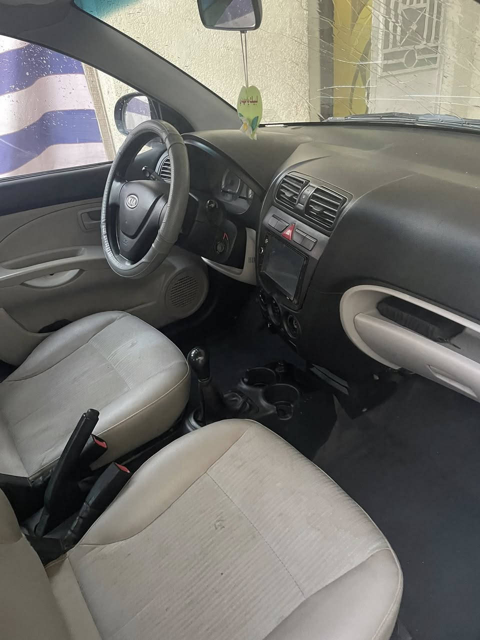 للبيع كيا بيكانتو موديل ٢٠٠٩ كير عادي مكينة نضيفة تبريد شغال السيارة بسمي  السعر 50  مبايل ***********
